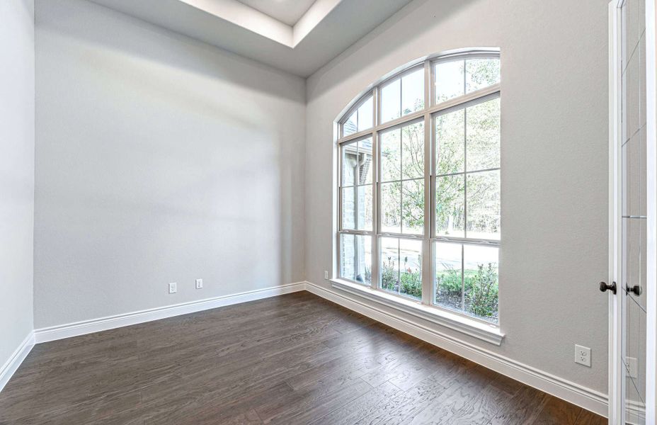 Representative unfurnished interior of a home built from the 3358 by Ravenna Homes in Artavia 70′, Conroe (Image 21).