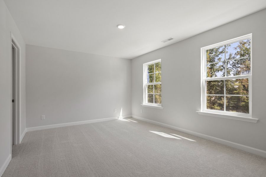 Spacious, unfurnished interior of a new home in Georgias Landing, Raleigh (Image 39).