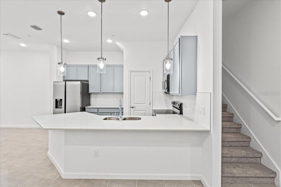 Furnished interior view inside a new home in , Orlando (Image 6).