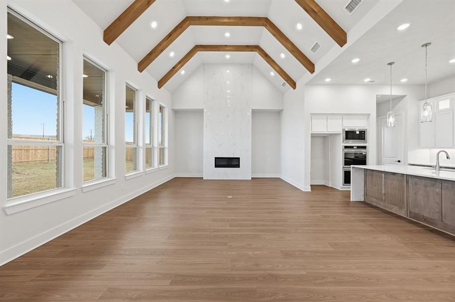 Spacious, unfurnished interior of a new home in Ridge Crossing, Waxahachie (Image 19).