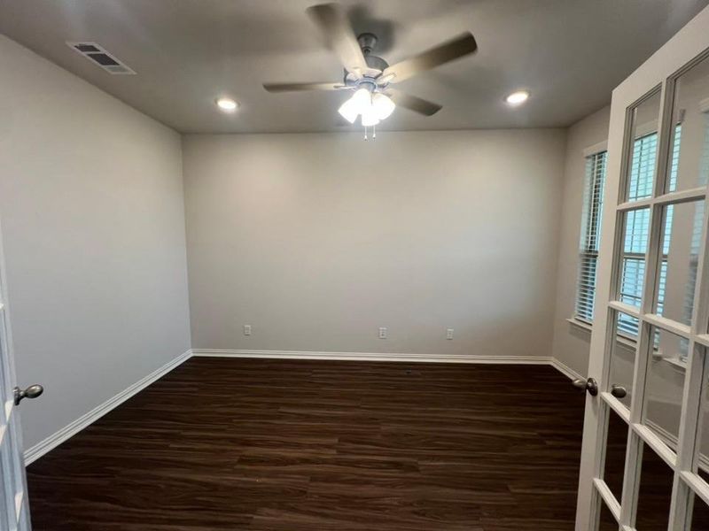 Spacious, unfurnished interior of a new home in Oak Valley, Oak Ridge (Image 10).