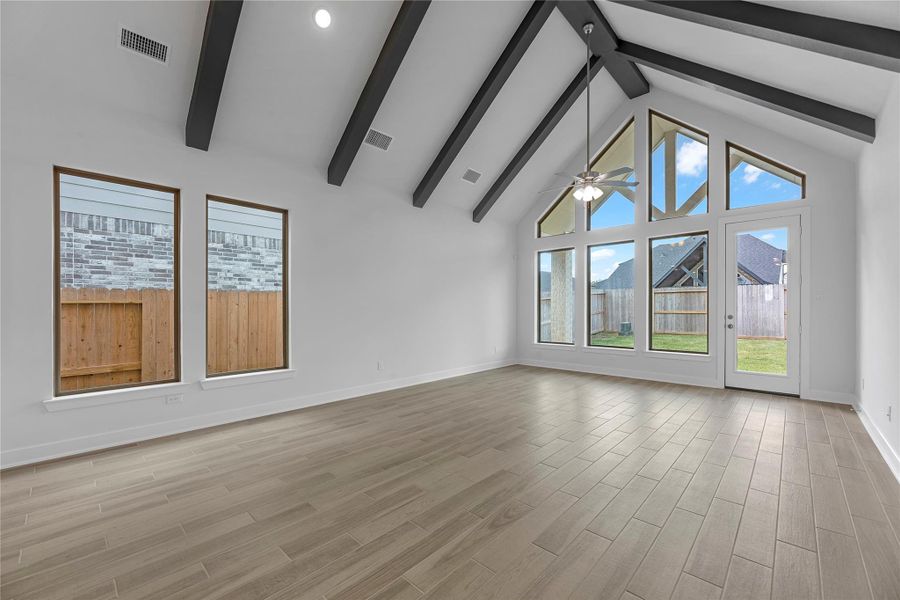 Spacious, unfurnished interior of a new home in Sienna, Missouri City (Image 16).
