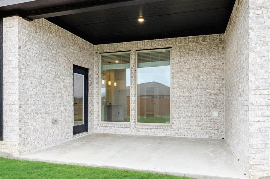 Exterior details and patio area of a home in Star Ranch, Godley (Image 4).