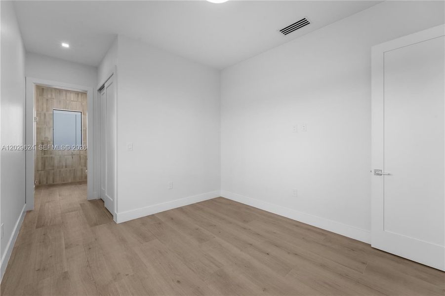 Spacious, unfurnished interior of a new home in , Miami (Image 24).
