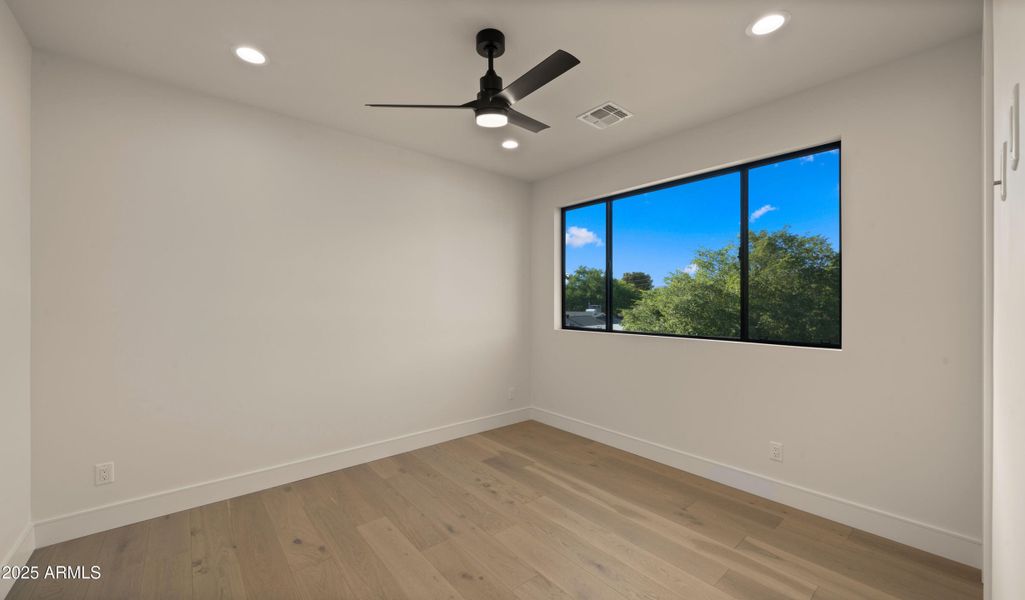 Upstairs Bedroom EnSuite2 Upstairs Bedroom EnSuite2