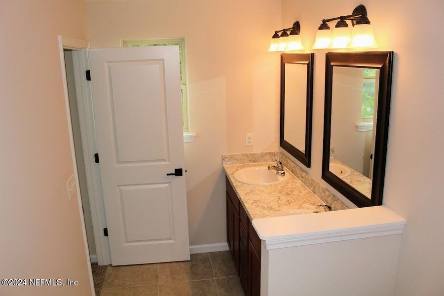 Furnished interior view inside a new home in , Middleburg (Image 6).