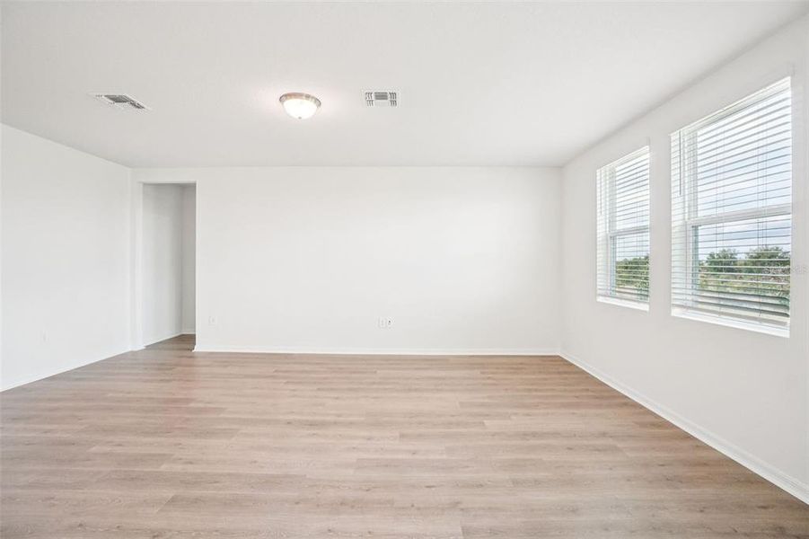 Spacious, unfurnished interior of a new home in Hamilton Bluff - Signature Series, Lake Hamilton (Image 37).