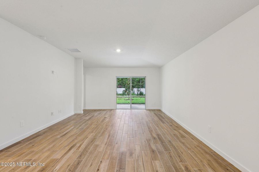 Spacious, unfurnished interior of a new home in Azalea Creek, Jacksonville (Image 21). Spacious, unfurnished interior of a new home in Azalea Creek, Jacksonville (Image 21).