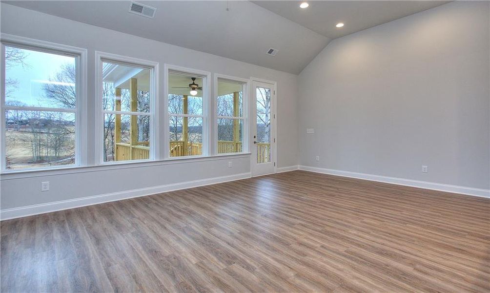 Spacious, unfurnished interior of a new home in , Homer (Image 18).