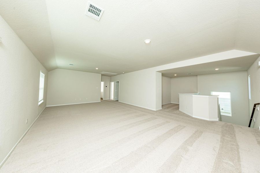 Spacious, unfurnished interior of a new home in Bammel Oaks, Houston (Image 14).