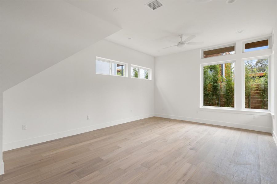 Spacious, unfurnished interior of a new home in , Austin (Image 15).