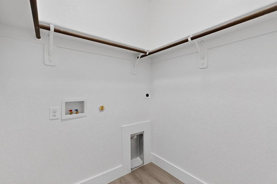 Spacious, unfurnished interior of a new home in , Kaufman (Image 13).