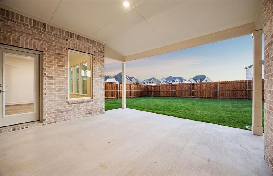 Spacious covered patio Spacious covered patio