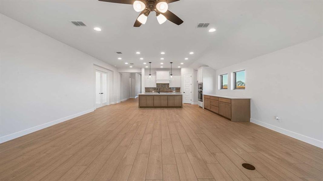 Spacious, unfurnished interior of a new home in Cambridge Crossing, Celina (Image 14).
