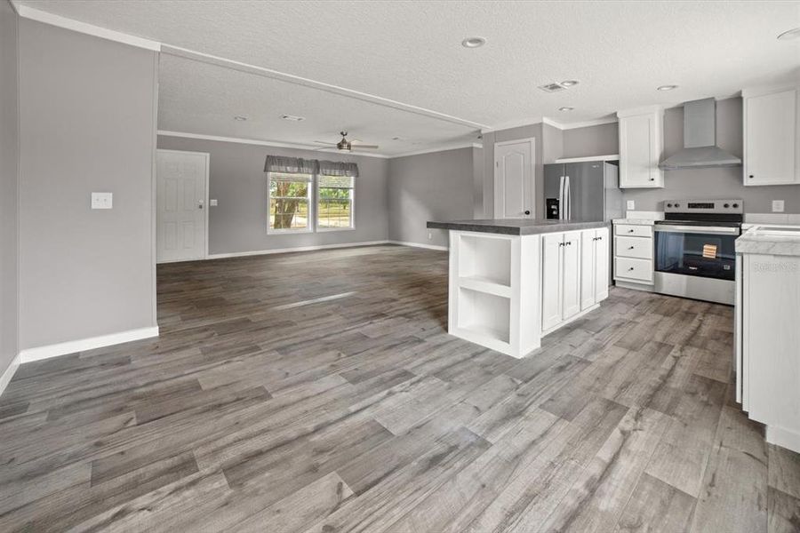 Spacious, unfurnished interior of a new home in , Okeechobee (Image 18).