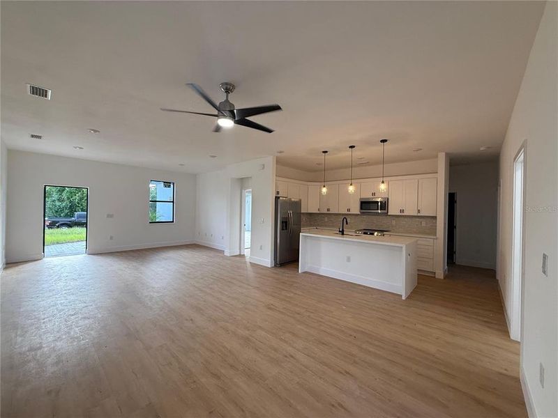 Spacious, unfurnished interior of a new home in , Port Charlotte (Image 17).