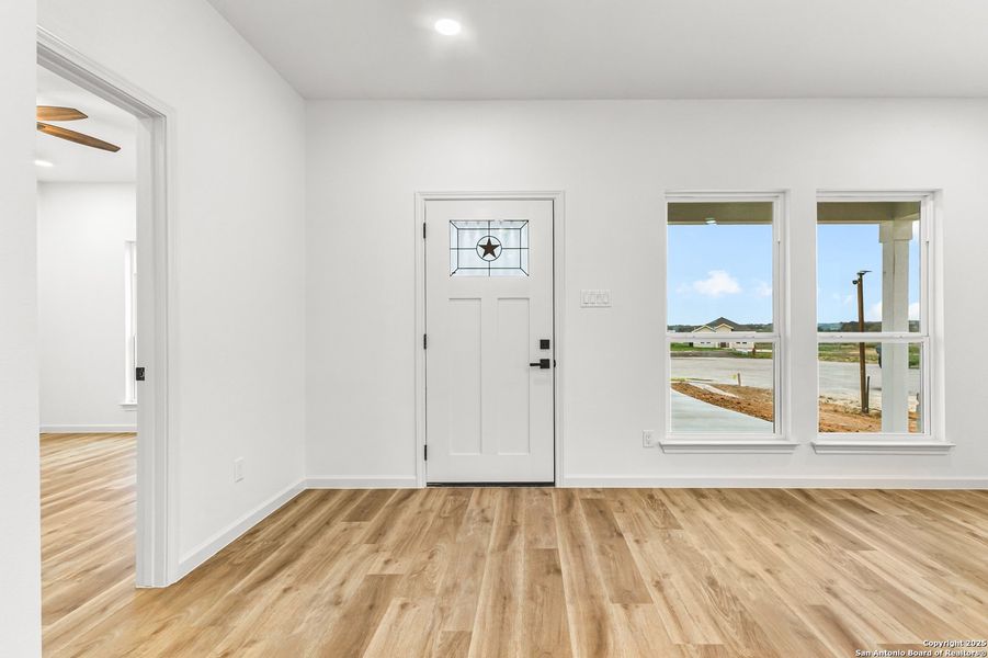 Spacious, unfurnished interior of a new home in , La Vernia (Image 23).