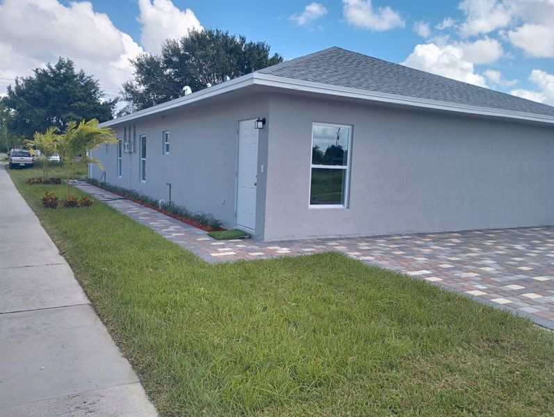 Exterior details and patio area of a home in , Indiantown (Image 24).