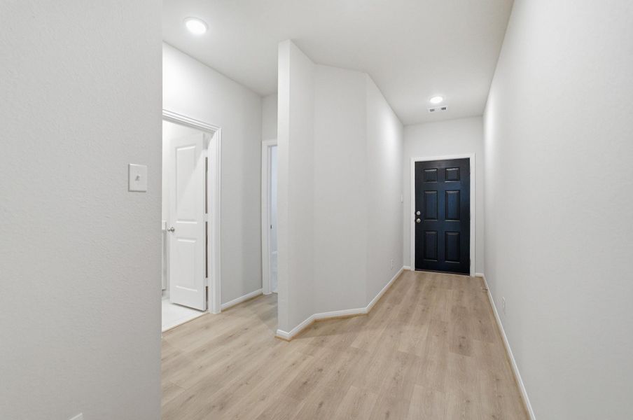 Spacious, unfurnished interior of a new home in Trails at Woodhaven Lakes, La Marque (Image 15).