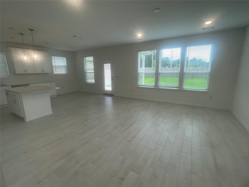 Spacious, unfurnished interior of a new home in Ellerden, Tomball (Image 21). Spacious, unfurnished interior of a new home in Ellerden, Tomball (Image 21).