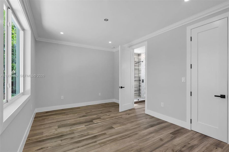 Spacious, unfurnished interior of a new home in , Key Largo (Image 27).