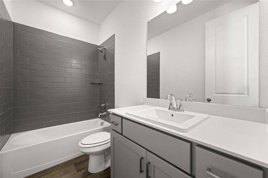 926 Crossvine Bathroom1