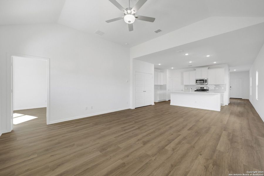 Spacious, unfurnished interior of a new home in Winding Brook, San Antonio (Image 38).