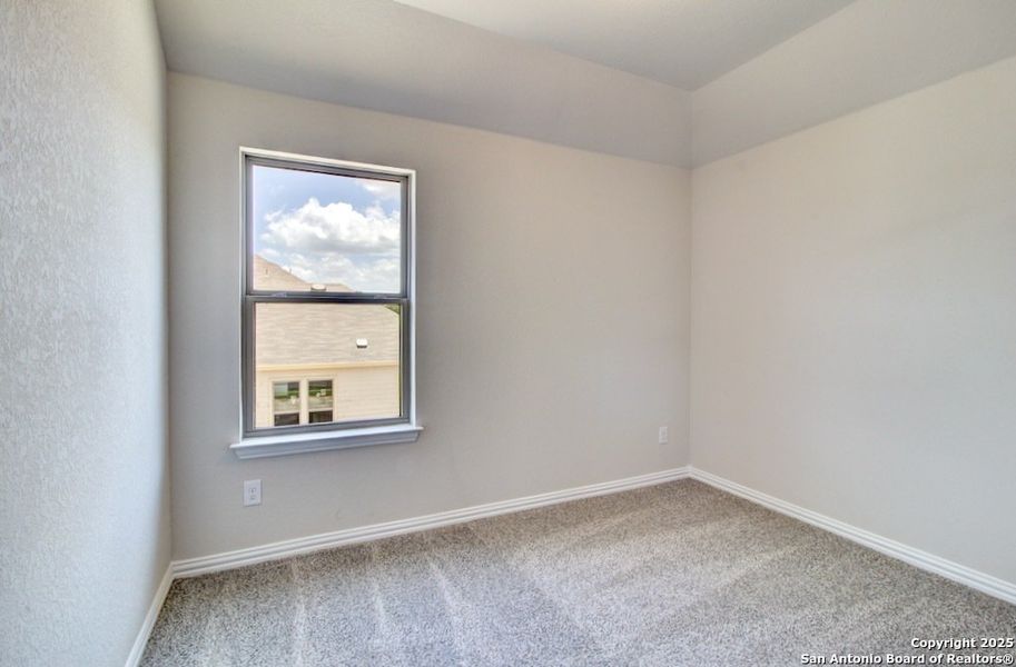 Spacious, unfurnished interior of a new home in Casinas at Gruene, New Braunfels (Image 21).