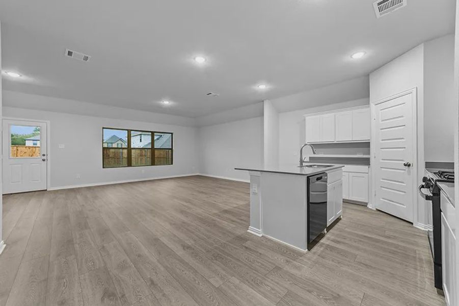 Representative unfurnished interior of a home built from the Knollwood by Cambridge Homes in Rolling Ridge, Van Alstyne (Image 17).