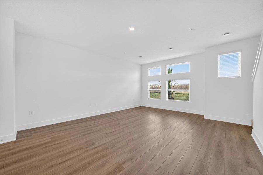 Spacious, unfurnished interior of a new home in Parkview at Hamlin, Winter Garden (Image 18).