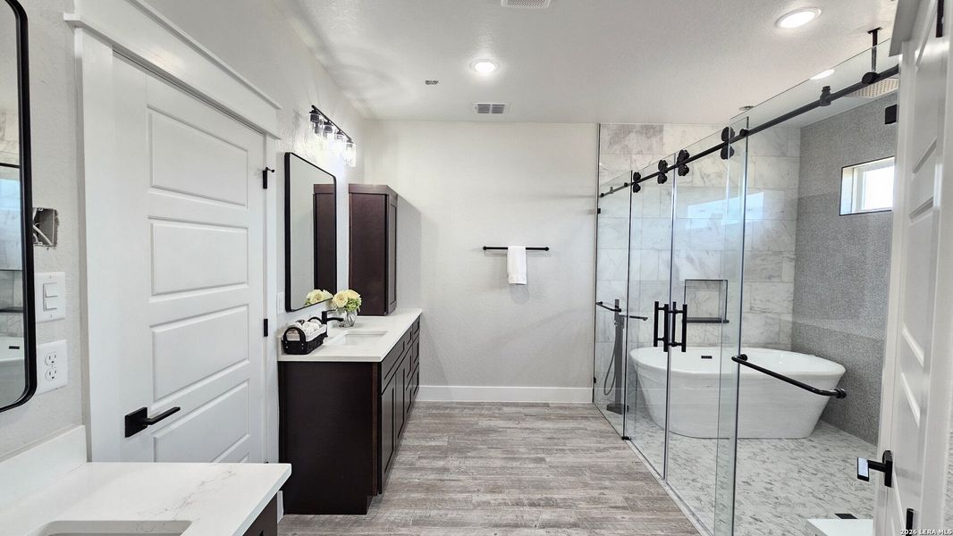 Furnished interior view inside a new home in , La Vernia (Image 14).