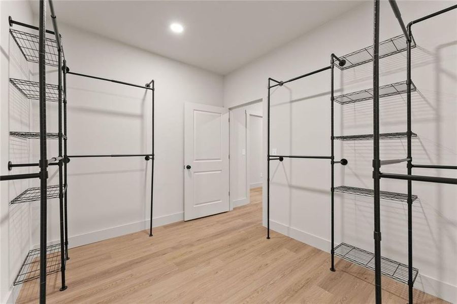 Spacious, unfurnished interior of a new home in , Gainesville (Image 21).