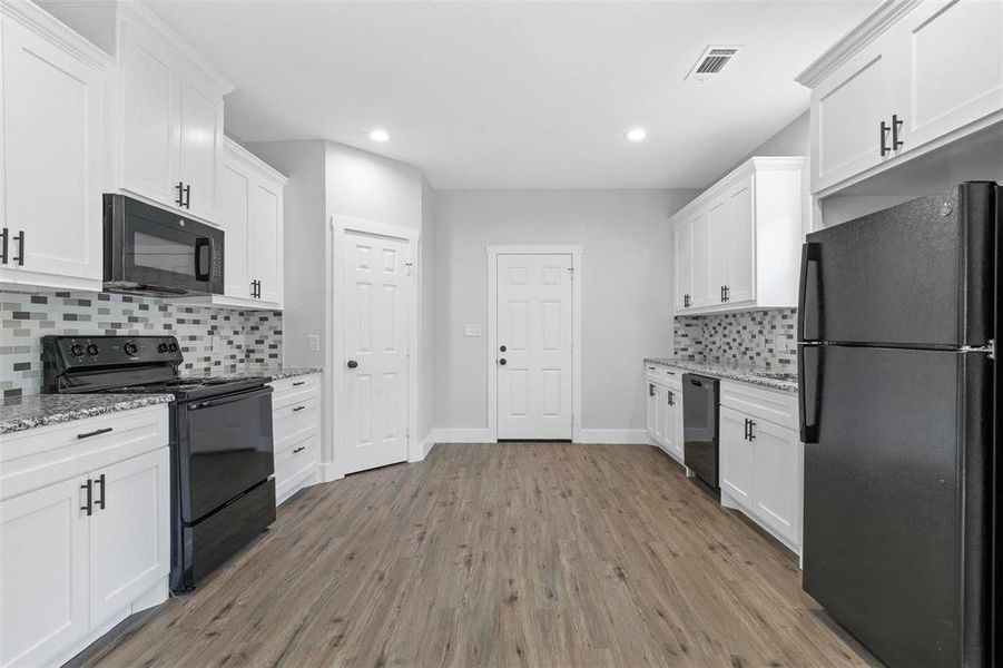 Furnished interior view inside a new home in , Denison (Image 6).