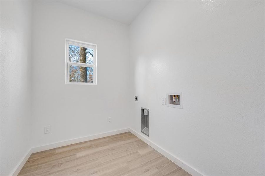 Spacious, unfurnished interior of a new home in , Sumner (Image 18).