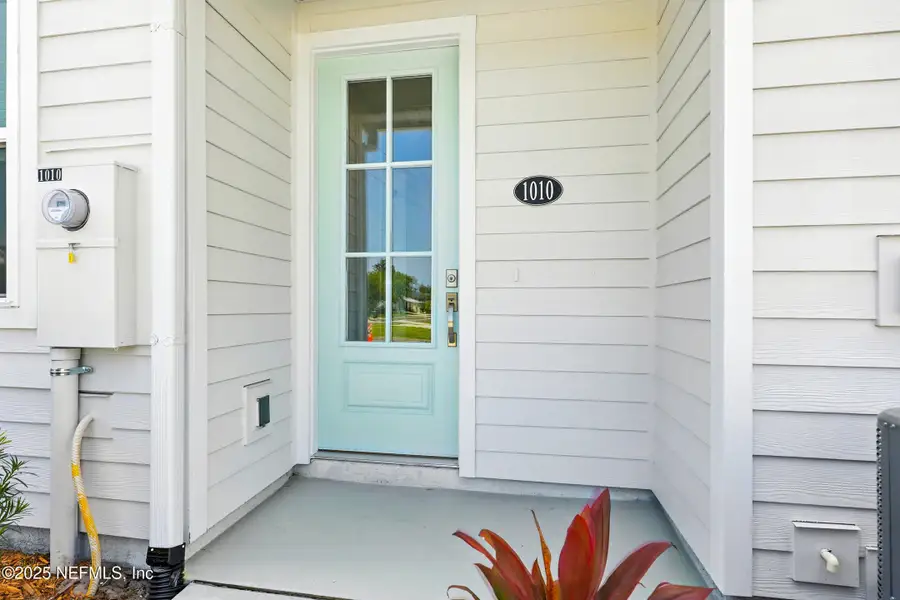 Exterior details and patio area of a home in , Jacksonville Beach (Image 24).