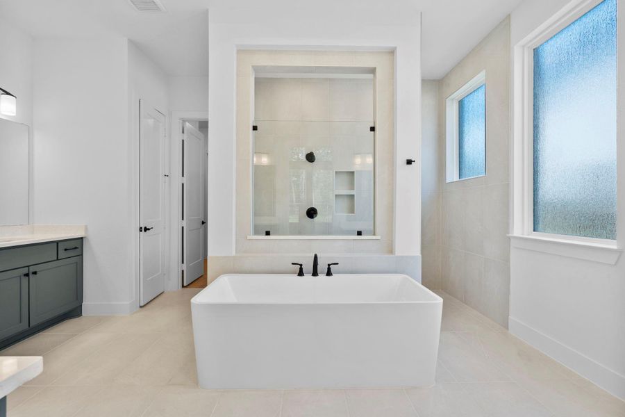 Furnished interior view inside a new home in Evergreen, Conroe (Image 9).