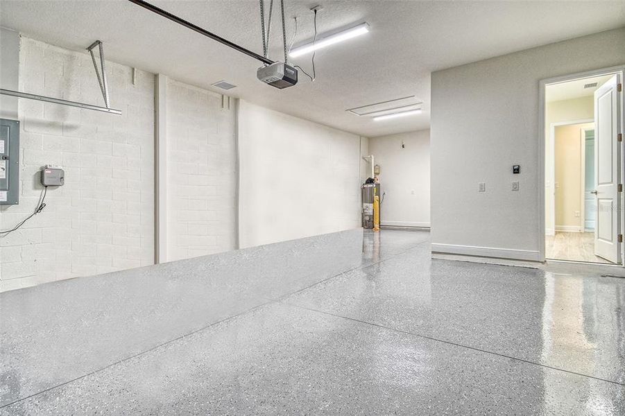 Spacious, unfurnished interior of a new home in Canoe Creek, Parrish (Image 34).