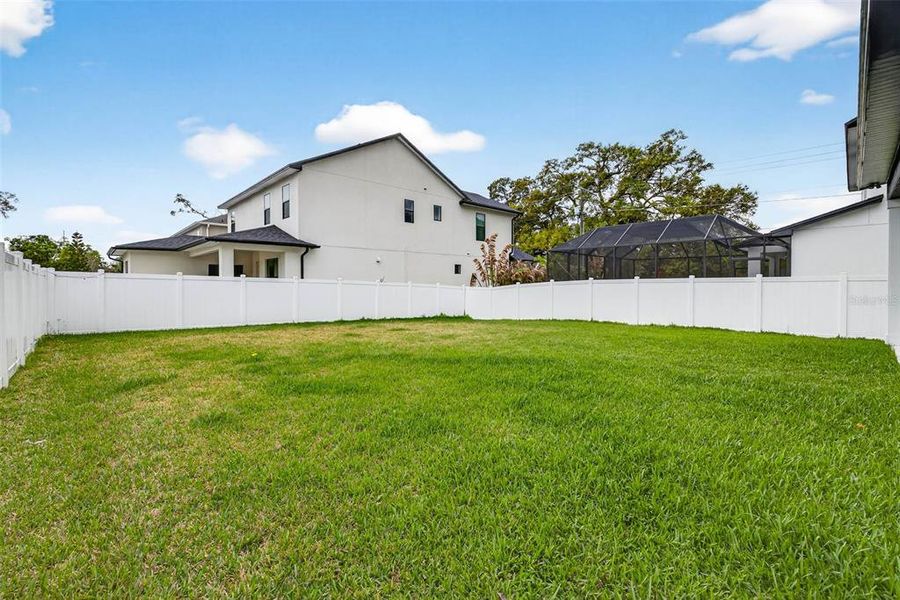 Exterior details and patio area of a home in Clearfield Crossings, Tampa (Image 31).