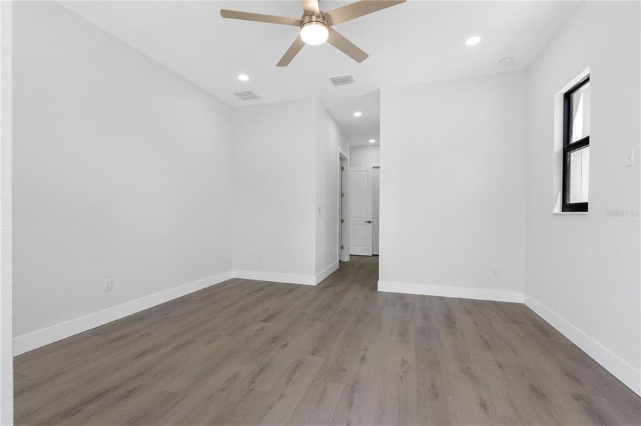 Spacious, unfurnished interior of a new home in , Tampa (Image 18).