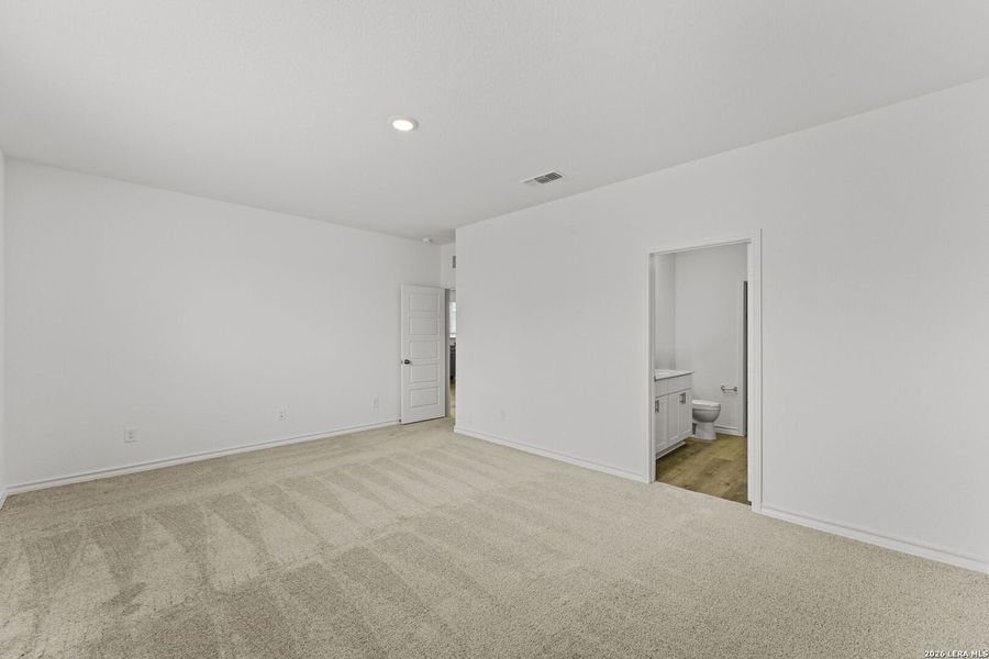 Spacious, unfurnished interior of a new home in Dove Song, Marion (Image 33).