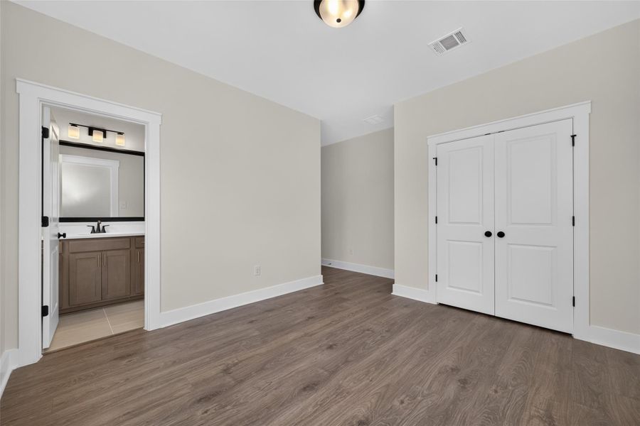 Spacious, unfurnished interior of a new home in Two Step Farm, Montgomery (Image 22).