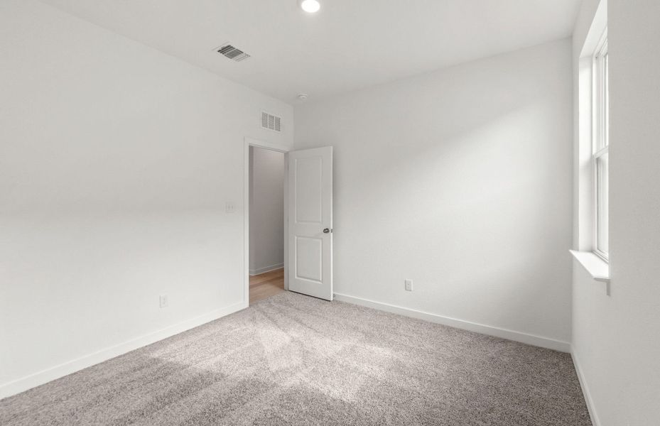 Spacious, unfurnished interior of a new home in Larson Crossing, Elgin (Image 34).