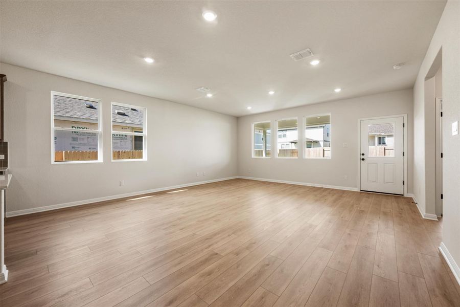 Spacious, unfurnished interior of a new home in Patterson Ranch, Georgetown (Image 29).