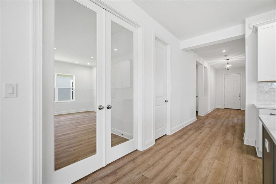 Spacious, unfurnished interior of a new home in Waterset, Apollo Beach (Image 36). Spacious, unfurnished interior of a new home in Waterset, Apollo Beach (Image 36).