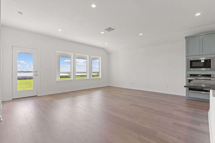 Spacious, unfurnished interior of a new home in Grand Cay Harbour, Texas City (Image 14). Spacious, unfurnished interior of a new home in Grand Cay Harbour, Texas City (Image 14).