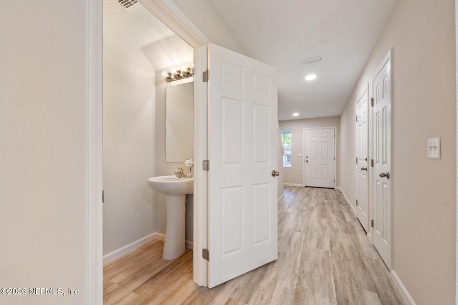 Spacious, unfurnished interior of a new home in , Jacksonville (Image 19).