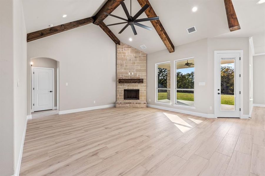 Tall ceilings with exposed wood beams! Tall ceilings with exposed wood beams!