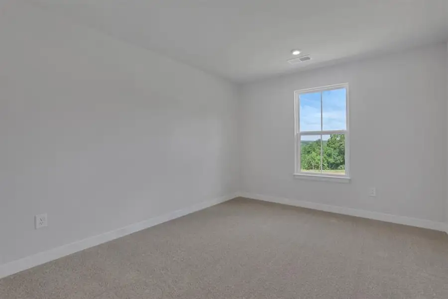 Spacious, unfurnished interior of a new home in Laurel Fields, Gainesville (Image 14).