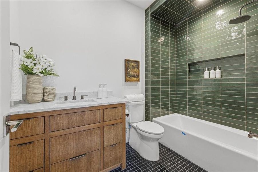 Furnished interior view inside a new home in , Fort Worth (Image 6).