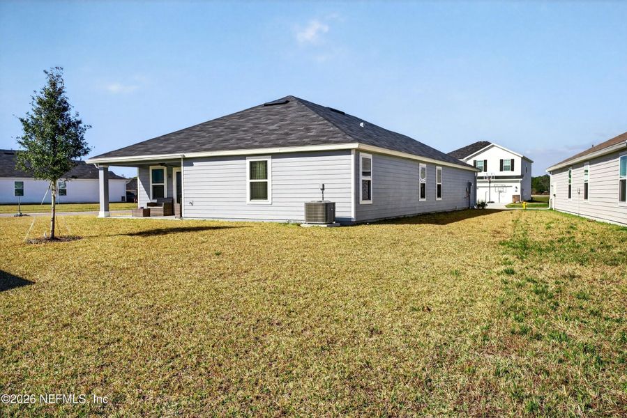 Exterior details and patio area of a home in , Jacksonville (Image 4).